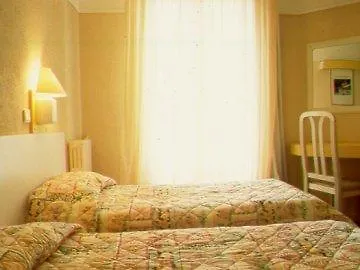 **  Montmartrois Hotel Paris France